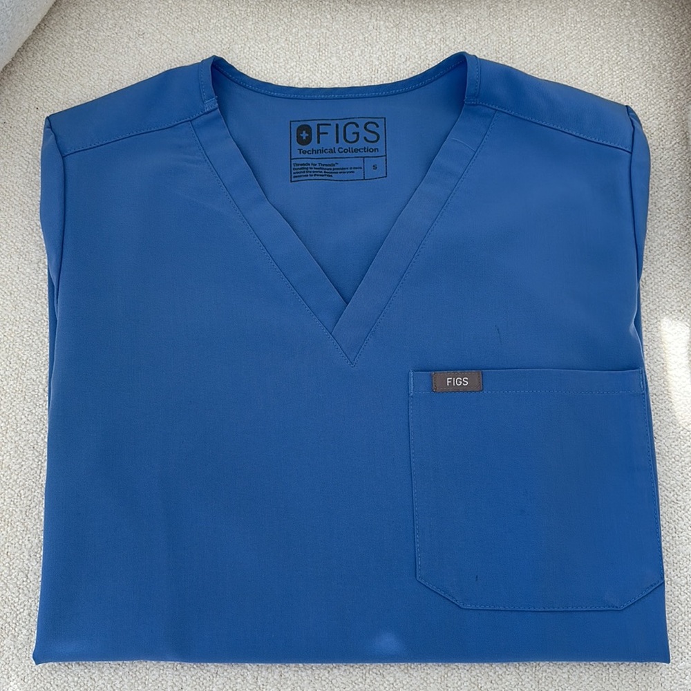 Figs scrub top